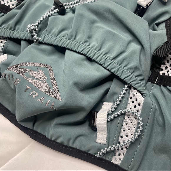 New Women Kiger Running Vest 4.0
Medium/Large
Hasta/Black/Pure Platinum/Silver - Picture 13 of 15